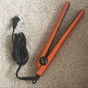 Evolution hair straightener